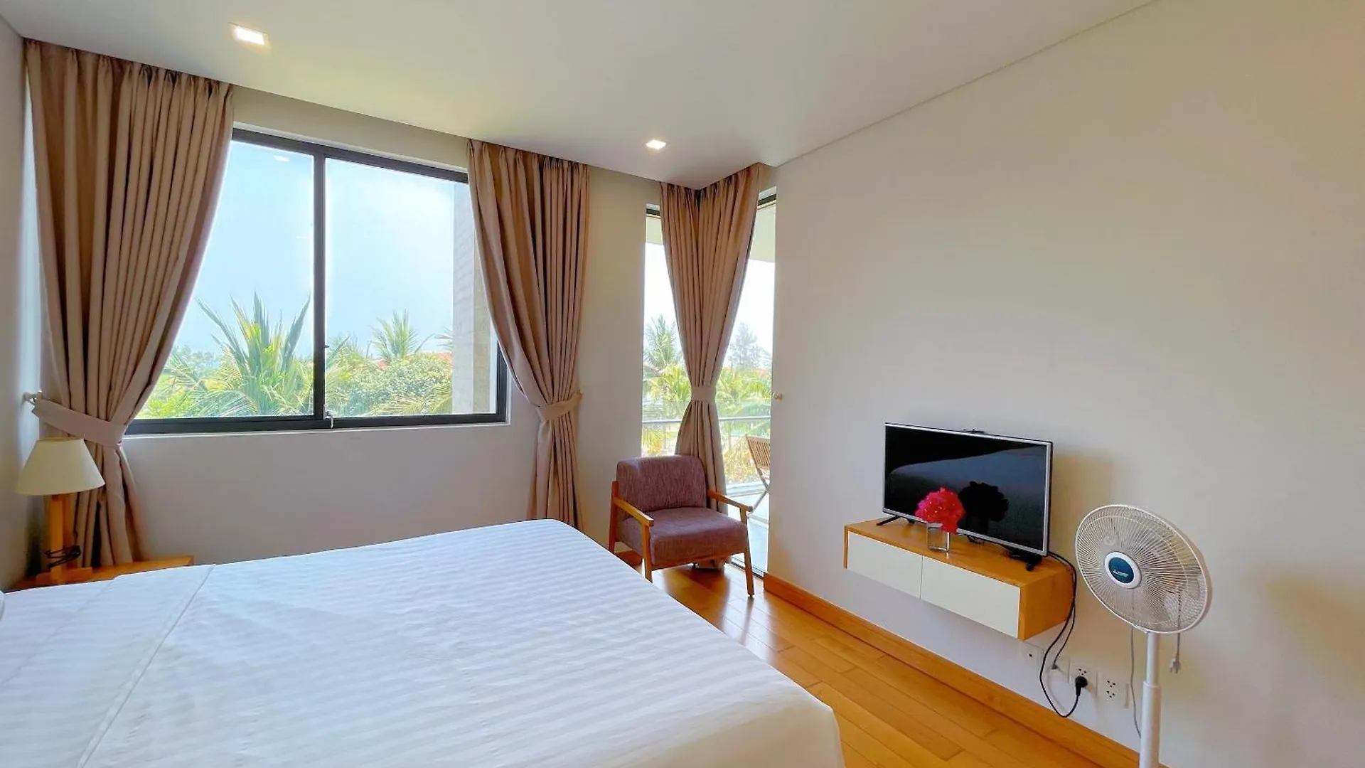 Astana Villa Non Nuoc Beach Da Nang 5*,